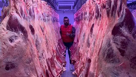 Ünlü usta et pişirerek şov yaptı