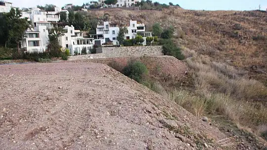 Vadi ve dere yataklarına yüzlerce kamyon hafriyat döküldü