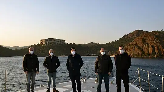 Vali Tavlı, kaçak yapıları denizden inceledi