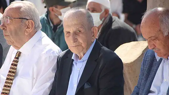 Vefat eden eşinin vasiyetini yerine getirdi