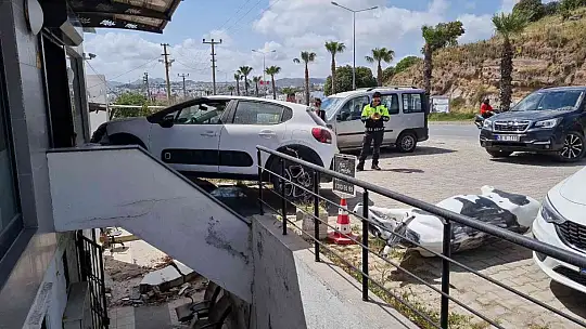 Vitesi karıştırınca işletmeye çarptı