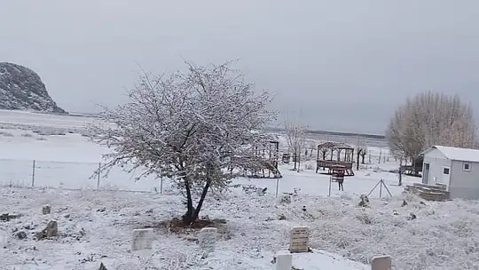 Mevsimin ilk karı kartpostallık görüntüler oluşturdu