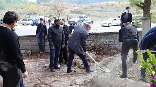 Eski Başkan Yusuf Yiğit son yolcuğuna uğurlandı