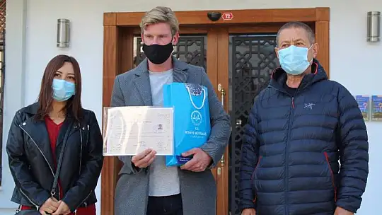 İngiliz Genç, Fethiye Müftülüğü'nde müslüman oldu