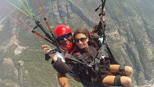 Yüzlerce Kez Uçtu Ama Kansere Yenildi