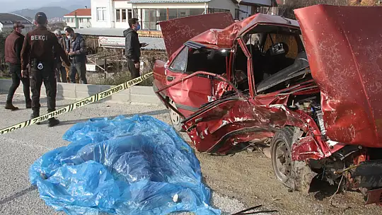 Seydikemer'de feci kaza:2 ölü 3 yaralı