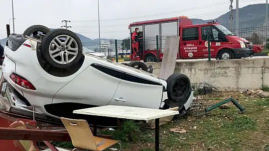Hurdaya dönen otomobilden sağ çıktı