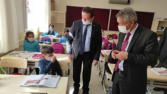 Açılan okullara ziyarette bulundu 