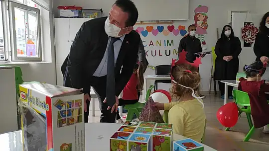 Açılan okullara ziyarette bulundu 