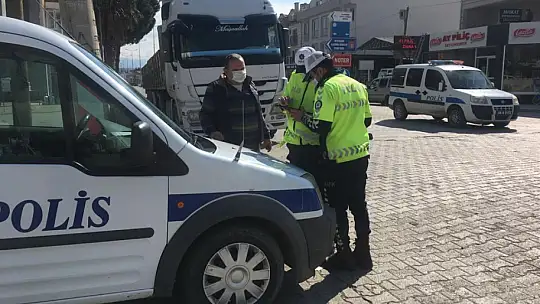 Seydikemer'de kısıtlamada denetimler aralıksız sürdü