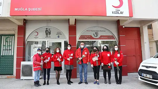 Türk Kızılayı kadınları unutmadı