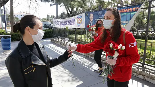 Türk Kızılayı kadınları unutmadı
