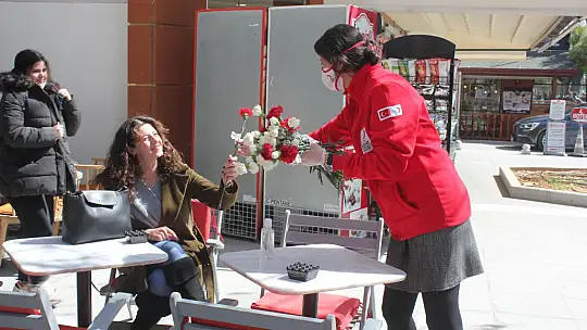 Türk Kızılayı kadınları unutmadı