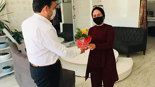 Kadın üyelerin hem günlerini kutladı, hem sorunlarını dinledi