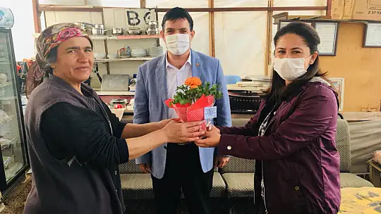 Kadın üyelerin hem günlerini kutladı, hem sorunlarını dinledi