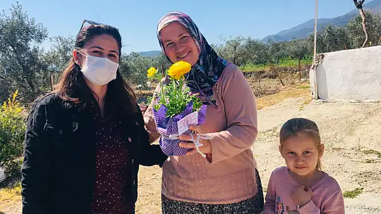 Kadın üyelerin hem günlerini kutladı, hem sorunlarını dinledi