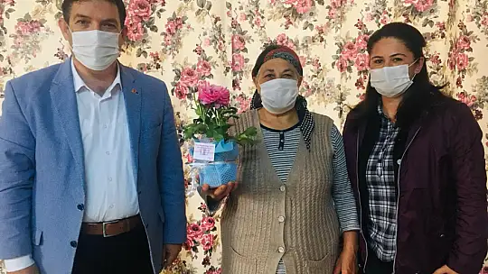 Kadın üyelerin hem günlerini kutladı, hem sorunlarını dinledi