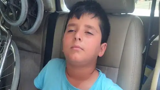 Oğlunun tedavi masraflarını karşılayabilmek için yetkililerden yardım istiyor