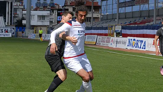 Lacivert beyazlılar ikinci sıraya yükseldi ve zirve takibini sürdürdü