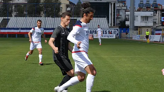 Lacivert beyazlılar ikinci sıraya yükseldi ve zirve takibini sürdürdü