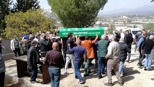 Son yolculuğuna gözyaşları ve dualarla uğurlandı