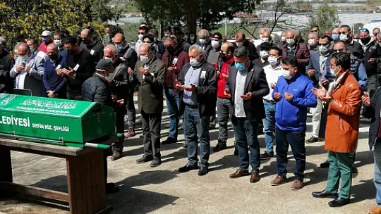 Son yolculuğuna gözyaşları ve dualarla uğurlandı