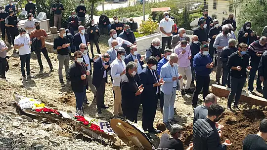 Son yolculuğuna gözyaşları ve dualarla uğurlandı