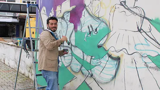 Kolombiyalı Ressam, çalışmalarına çarşı merkezinde başladı