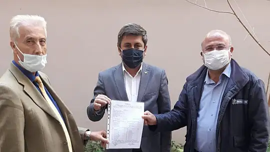 Demokrat Parti İlçe Başkanı Yılmaz mazbatasını aldı