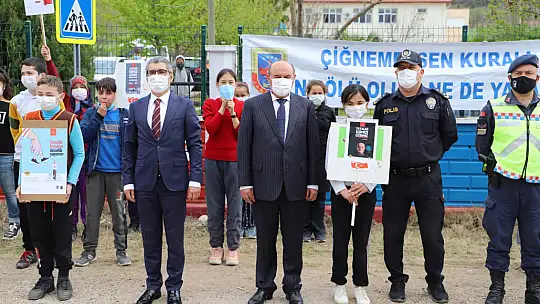 Yayalar Kırmızı Çizgimiz projesine Seydikemer de destek verdi