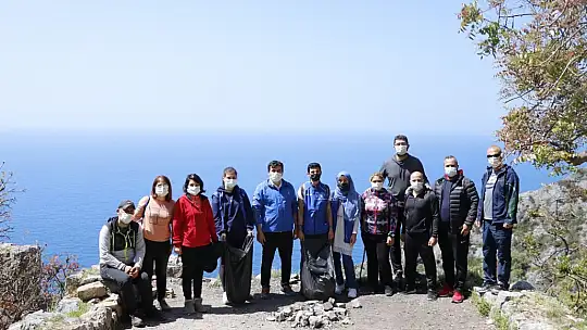Hem çevre temizliği hem doğa yürüyüşü 
