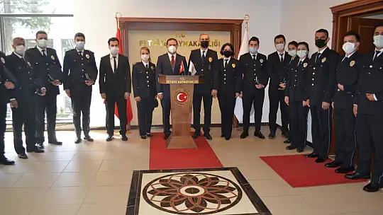 Kaymakam Fırat 30 polise başarı belgesi taktim etti