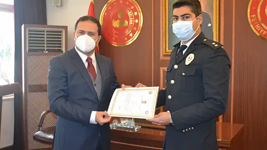 Kaymakam Fırat 30 polise başarı belgesi taktim etti