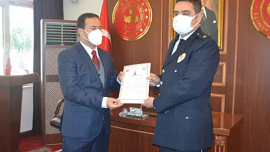Kaymakam Fırat 30 polise başarı belgesi taktim etti