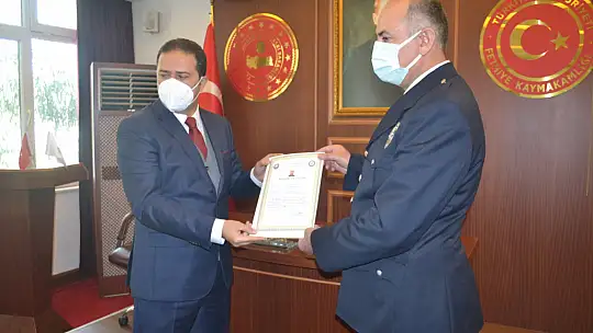 Kaymakam Fırat 30 polise başarı belgesi taktim etti