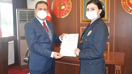 Kaymakam Fırat 30 polise başarı belgesi taktim etti