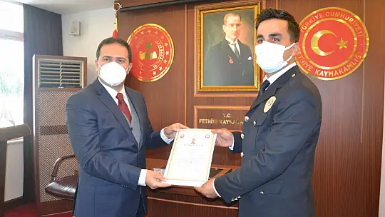Kaymakam Fırat 30 polise başarı belgesi taktim etti