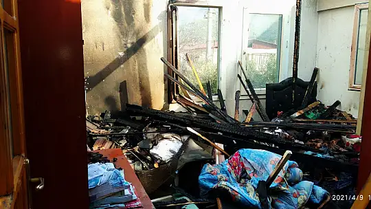 Çamköy Mahallesi'nde 2 daire tamamen kül oldu