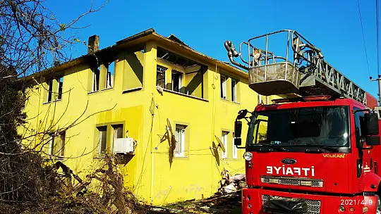 Çamköy Mahallesi'nde 2 daire tamamen kül oldu