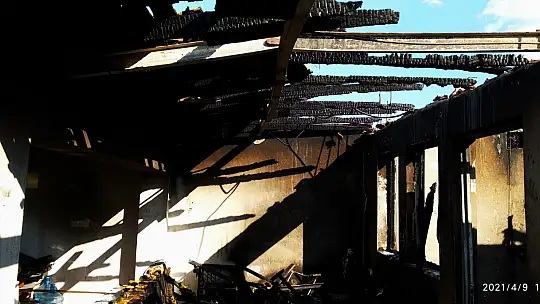 Çamköy Mahallesi'nde 2 daire tamamen kül oldu