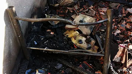 Çamköy Mahallesi'nde 2 daire tamamen kül oldu