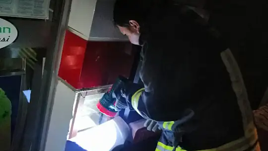 Yavru kedi kurtarıldı