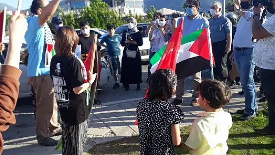 İsrail'in Kudüs'e saldırısına konvoylu protesto