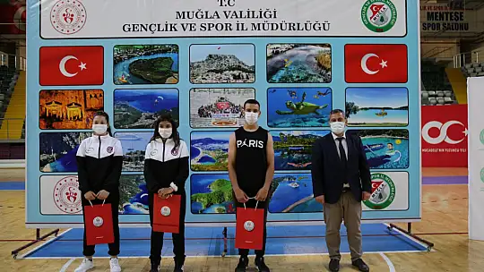 Dereceye giren sporcular ödüllerini aldılar