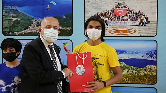 Dereceye giren sporcular ödüllerini aldılar