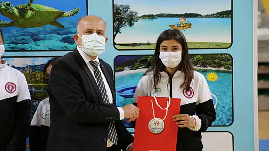 Dereceye giren sporcular ödüllerini aldılar