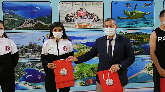Dereceye giren sporcular ödüllerini aldılar