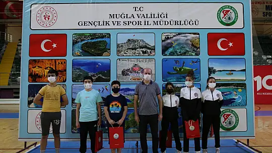 Dereceye giren sporcular ödüllerini aldılar