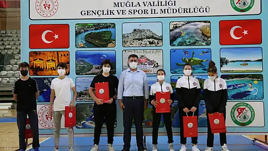 Dereceye giren sporcular ödüllerini aldılar