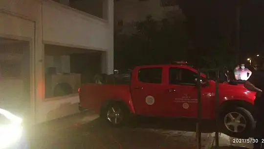 Çatı yangını büyümeden söndürüldü